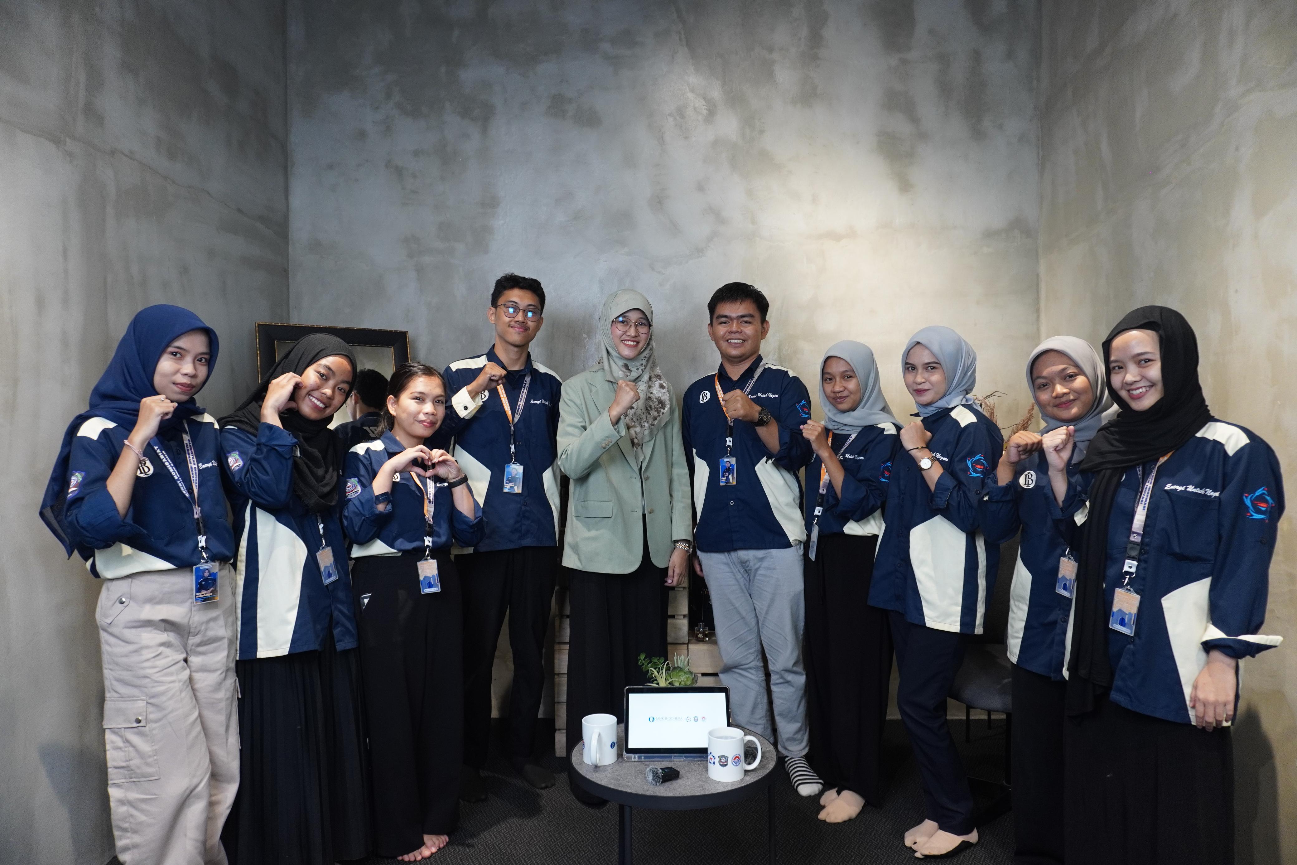 Cara Menghadapi Cyberbullying dan Raih Prestasi dengan mendengarkan Podcast with GenBI