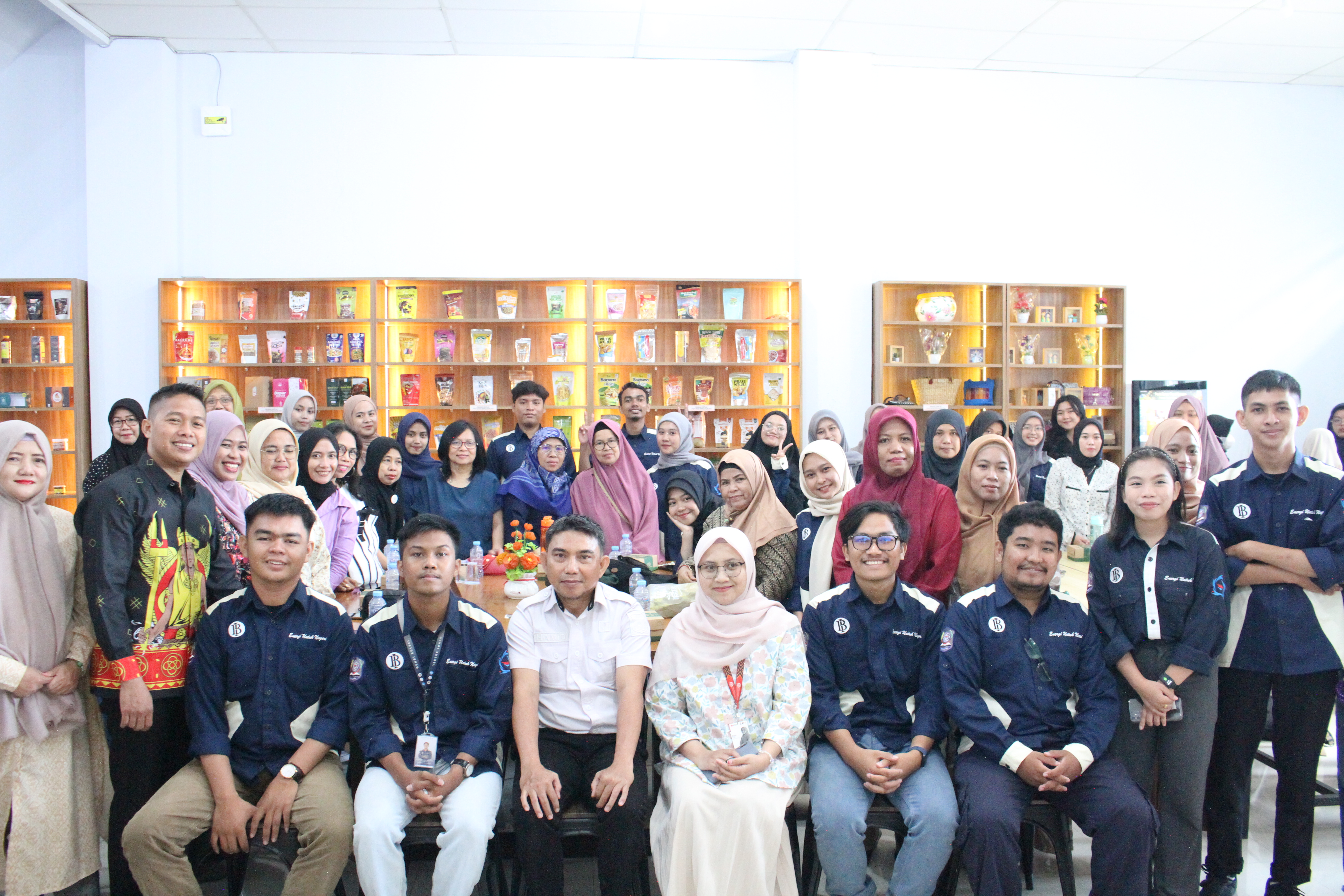 Deputi Kewirausahaan GenBI Komisariat UNM gelar Craft Weave Training